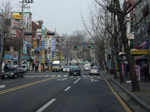 외국인촌 중심상가, 멀리 경찰 원곡 지구대가 보인다 